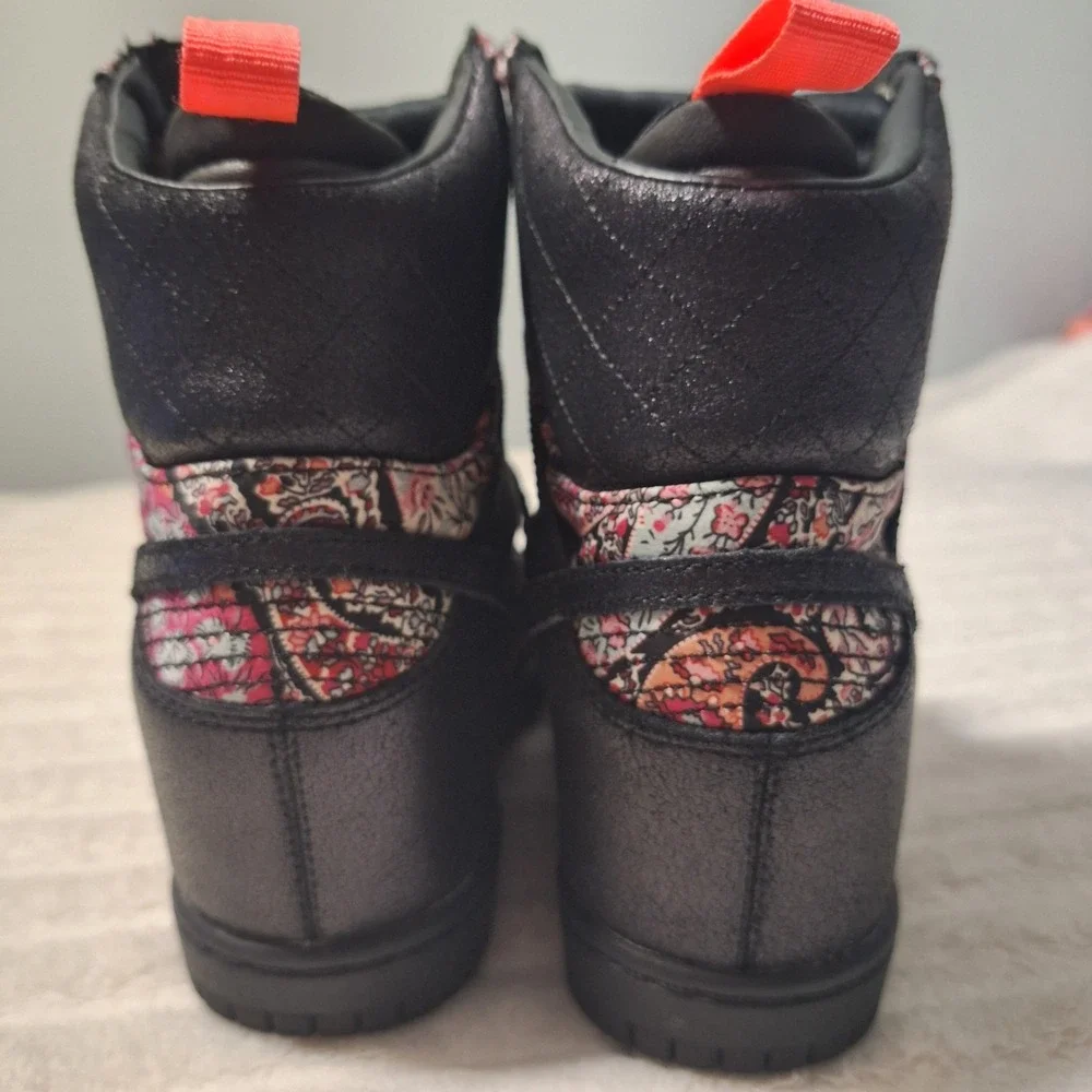 Nike Sky High Dunk Liberty Of London Sneaker Boot Womens 7.5 Red Bandana Blk